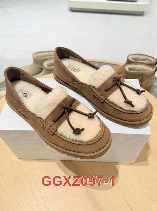 האג ugg נעלי בית מוקסין לנשים — תמונה 2